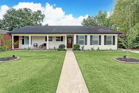 Photo of 4405 Tonawanda Drive, Houston, TX 77035 (MLS # 71325103)