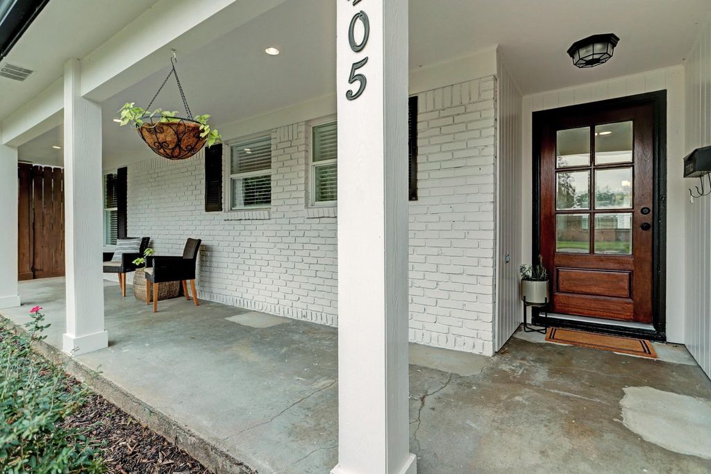 Photo of 4405 Tonawanda Drive, Houston, TX 77035 (MLS # 71325103)