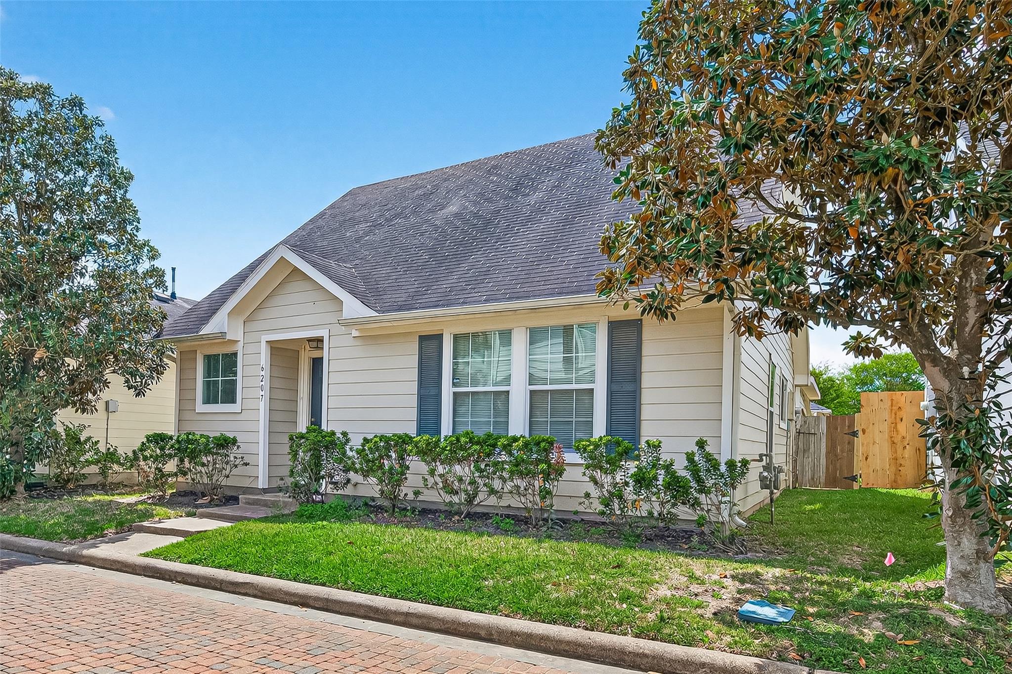 6207 Lone Prairie Way