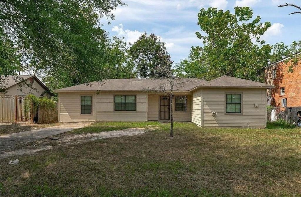 Photo of 9033 Oak Knoll Lane, Houston, TX 77078 (MLS # 69563186)