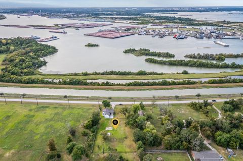 Photo of 254 Independence Parkway N, Baytown, TX 77520 (MLS # 47684389)