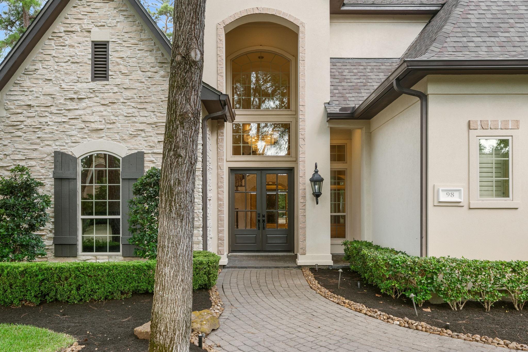 98 W Ambassador Bend
