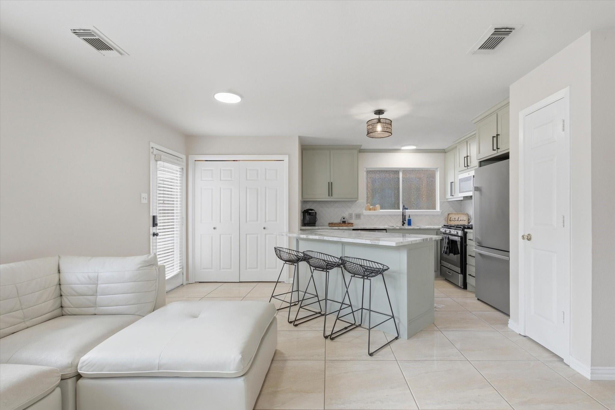 3946 Mossy Place Lane