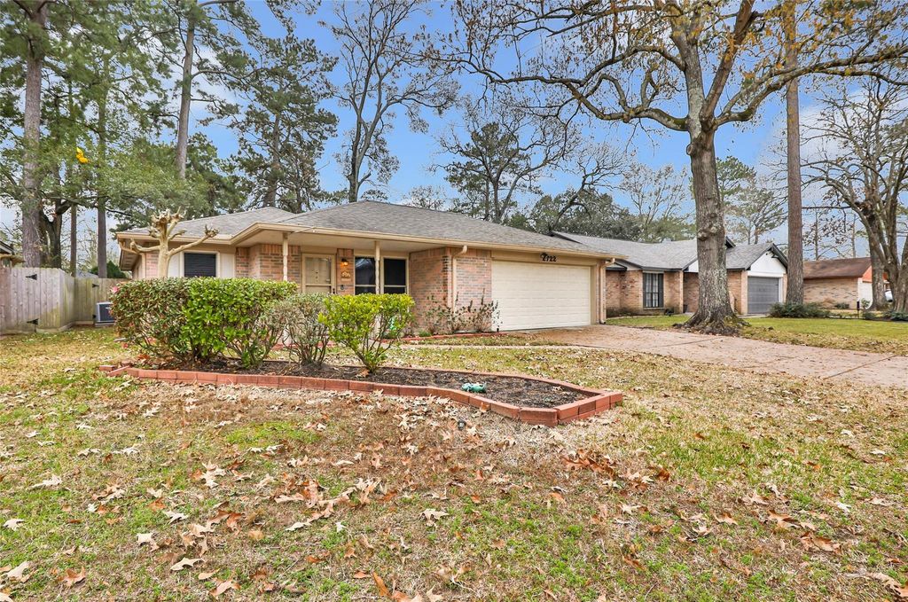 Photo of 2722 Foliage Green Drive, Houston, TX 77339 (MLS # 15047086)