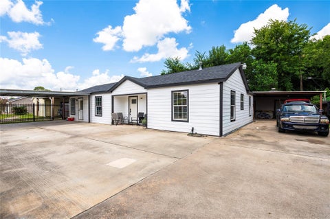 Photo of 233 E Sunnyside Street, Houston, TX 77076 (MLS # 55595730)