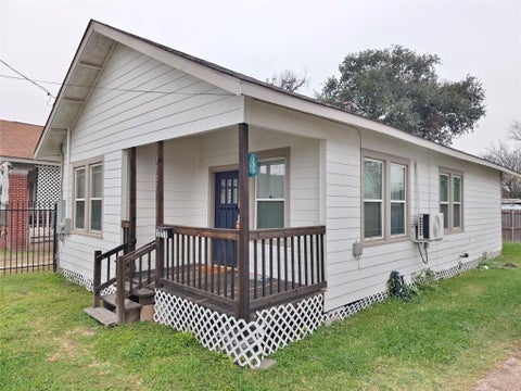 Photo of 1217 Campbell Street, Houston, TX 77009 (MLS # 39332356)