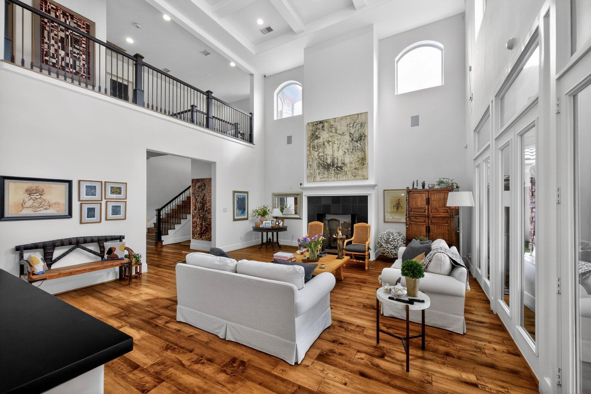 27 Johnathan Landing Ct Court