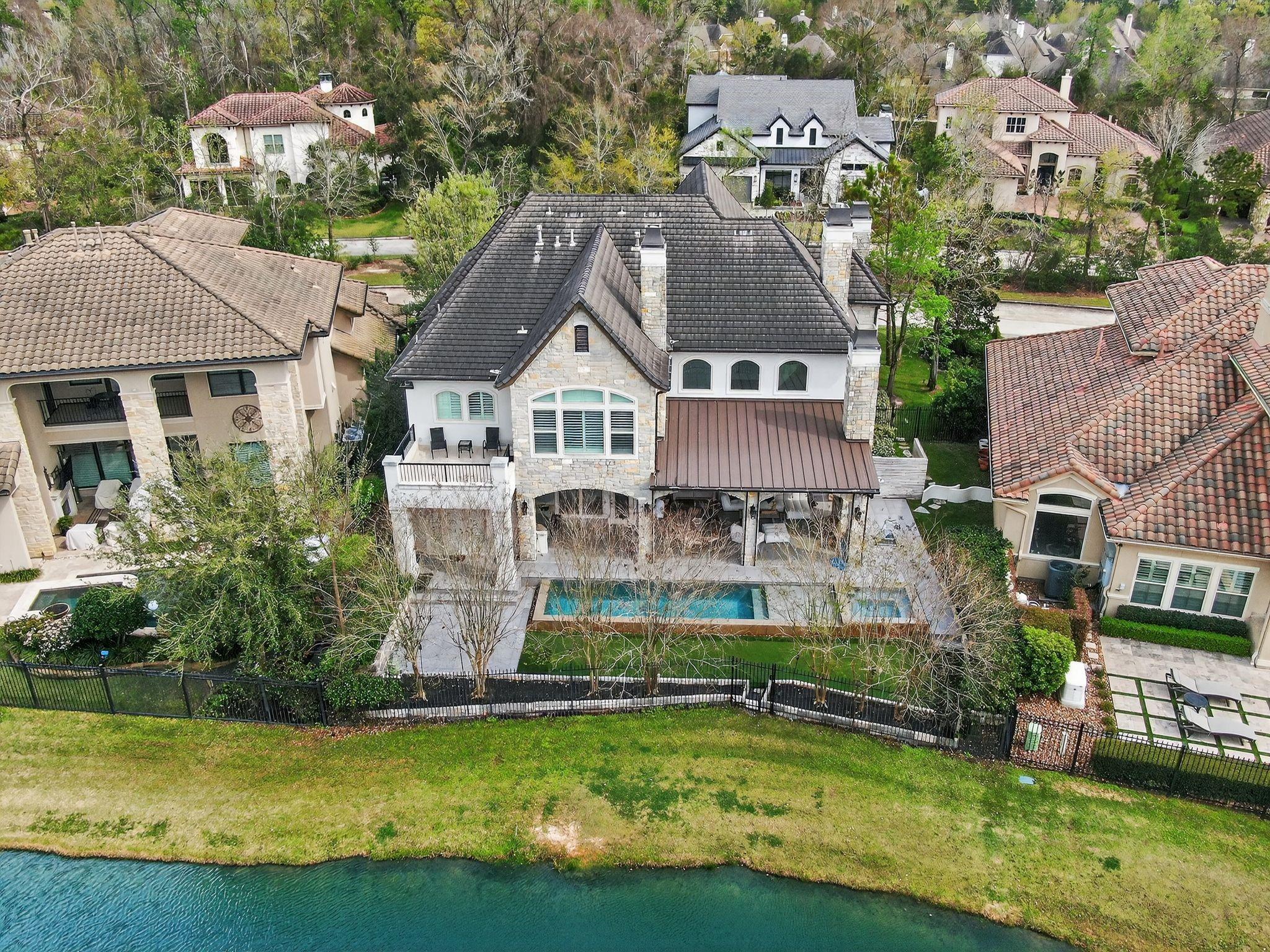 27 Johnathan Landing Ct Court