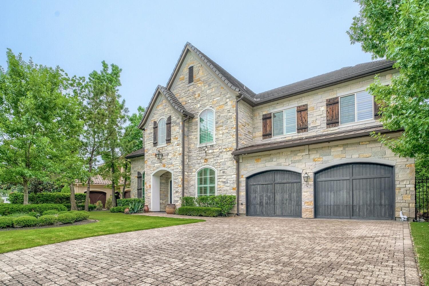 27 Johnathan Landing Ct Court