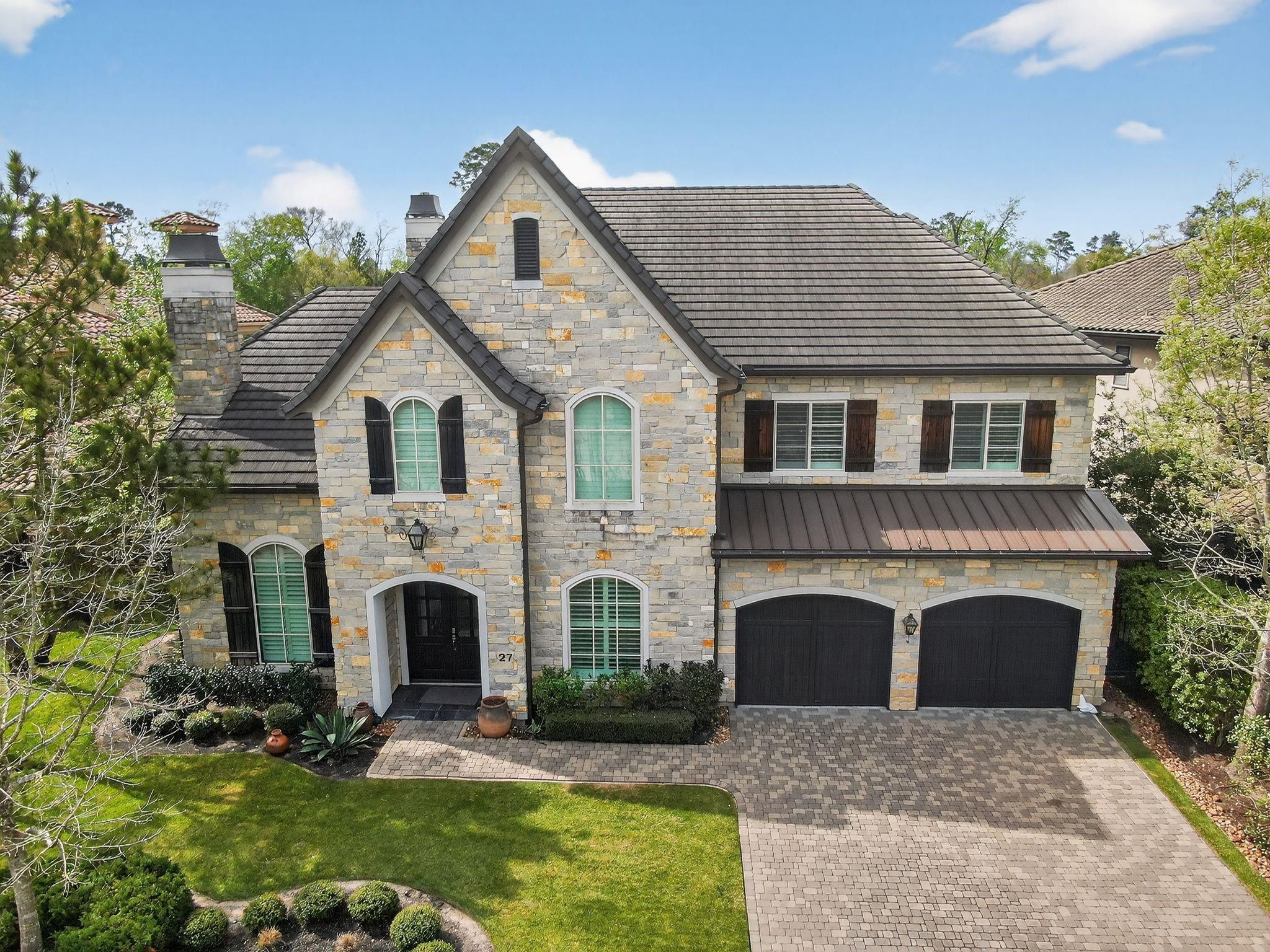 27 Johnathan Landing Ct Court