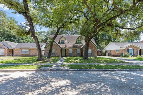 Photo of 915 Chantilly Lane, Houston, TX 77018 (MLS # 82480983)