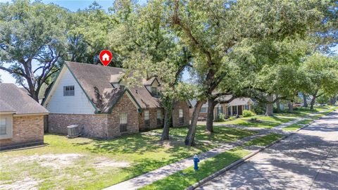 Tiny photo for 915 Chantilly Lane, Houston, TX 77018 (MLS # 82480983)