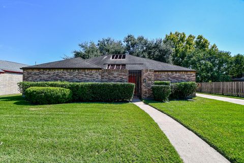 Photo of 10743 Braes Forest Drive, Houston, TX 77071 (MLS # 17465186)