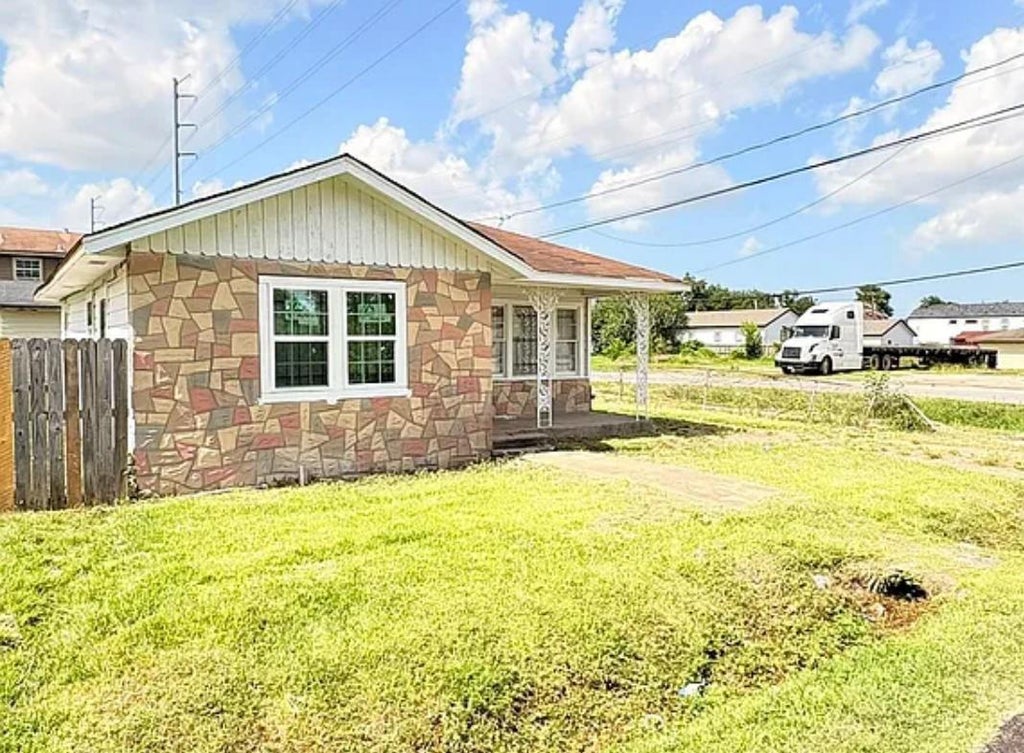 Photo of 335 Delaware Street, Houston, TX 77029 (MLS # 81813624)
