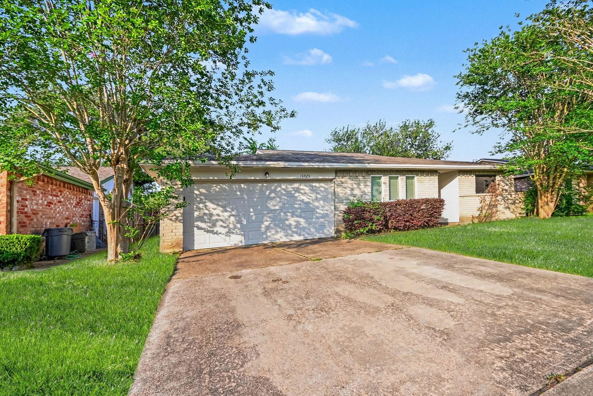 16923 Blackhawk Boulevard