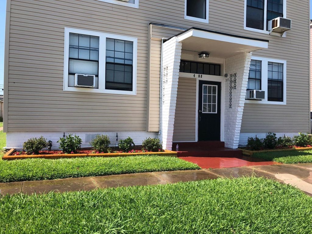 Photo of 4108 Avenue S 1/2, Galveston, TX 77550 (MLS # 80120229)