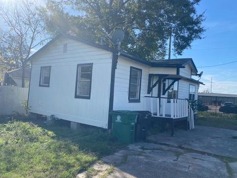 Photo of 1214 Des Jardines Street #BACK, Houston, TX 77023 (MLS # 94167687)