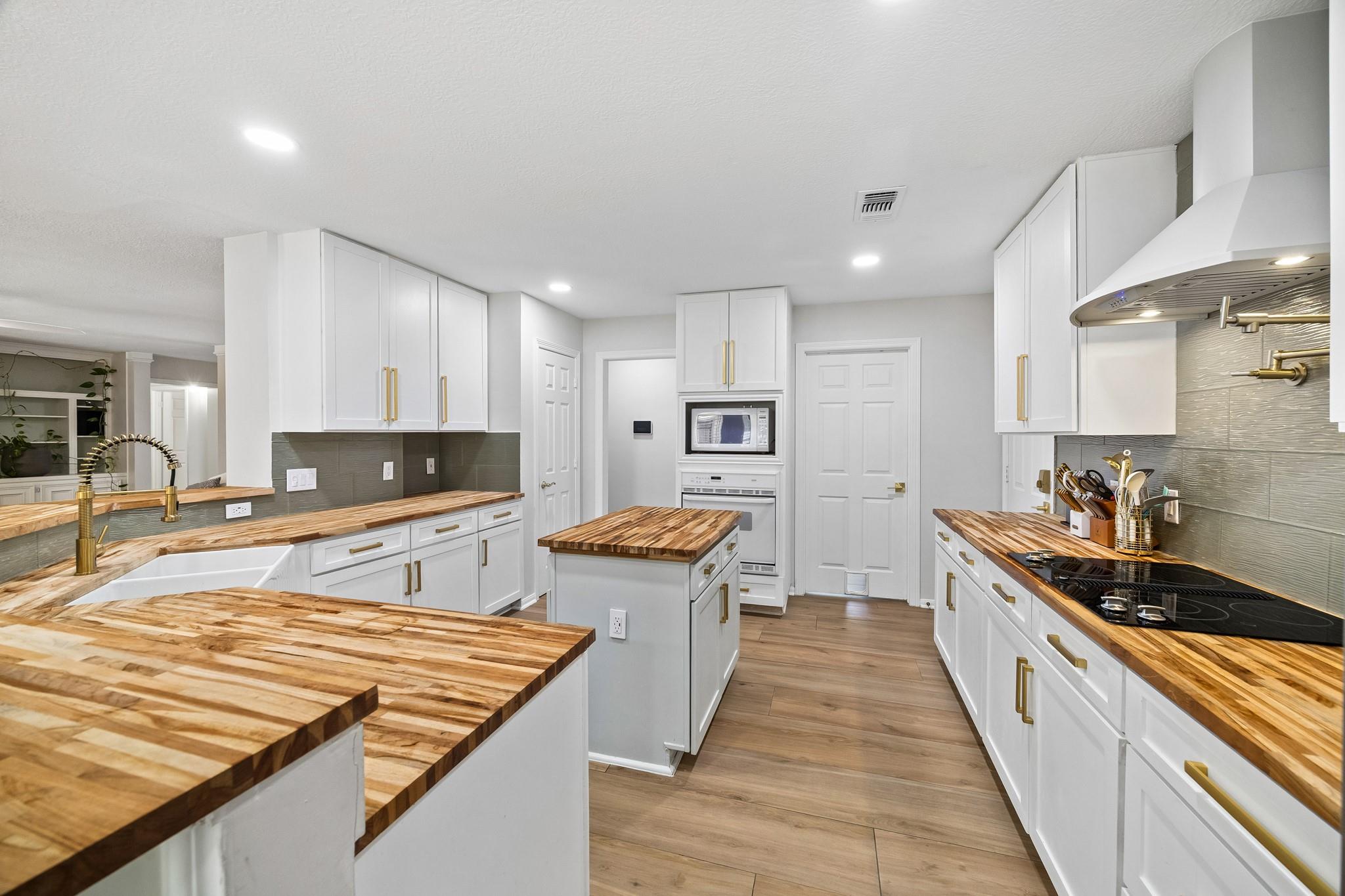 906 Valley Commons Drive