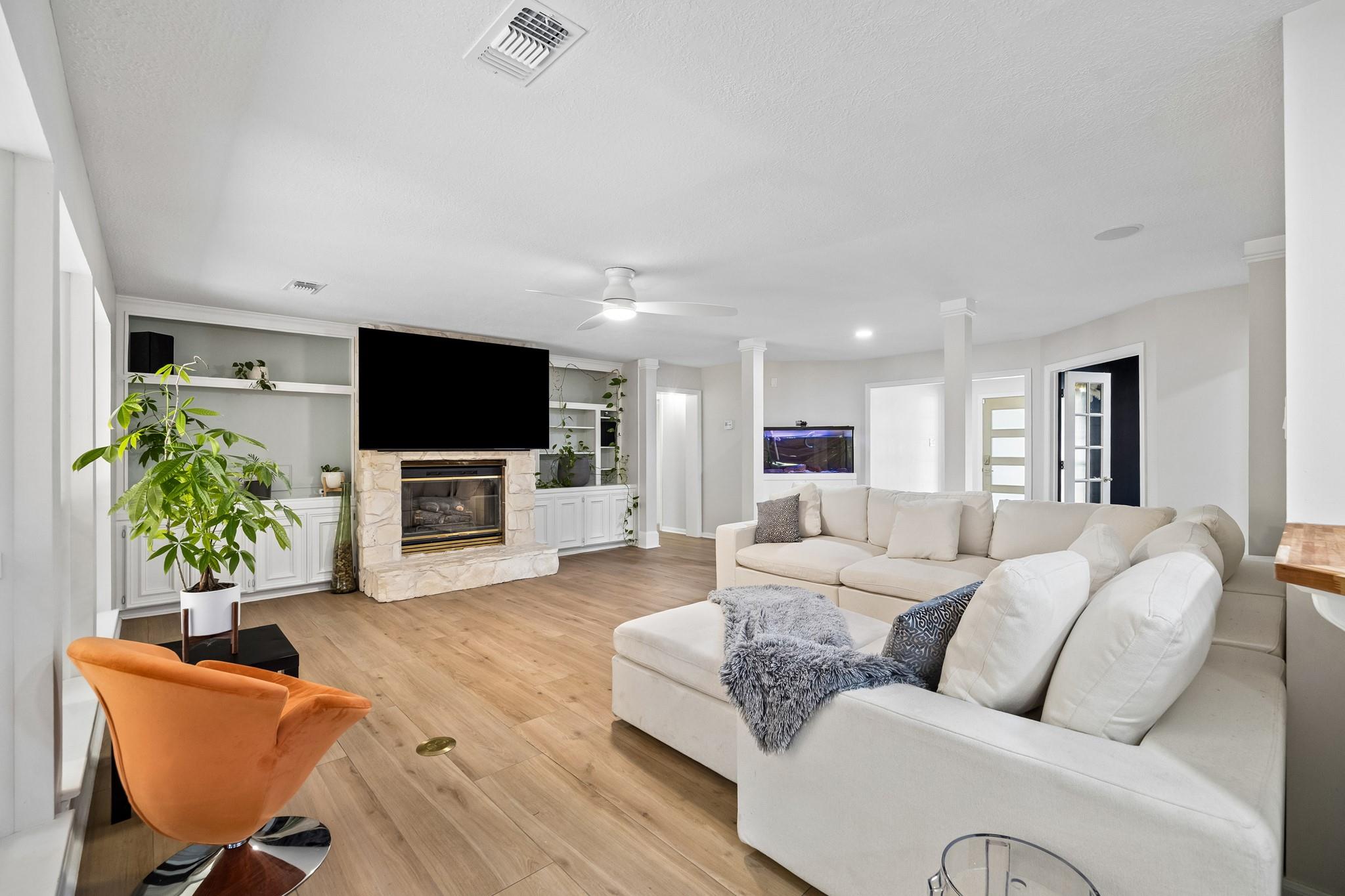 906 Valley Commons Drive
