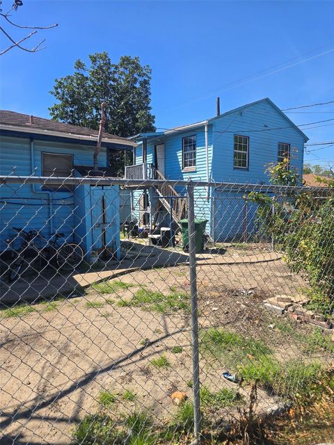 302 S 72nd Street Houston TX 77011