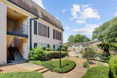 Photo of 1807 Stoney Brook Drive #67, Houston, TX 77063 (MLS # 89655011)