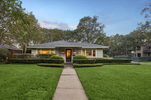 Photo of 3927 Colquitt Street, Houston, TX 77027 (MLS # 26373633)