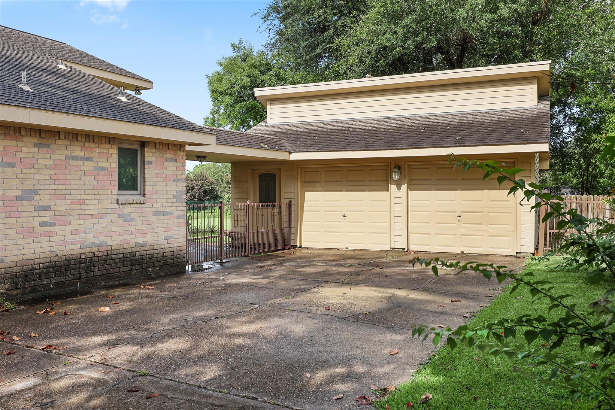 2620 Dow Circle