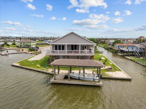 Homes For Sale - 7014 Terrasso Drive<br/> Hitchcock, TX 77563