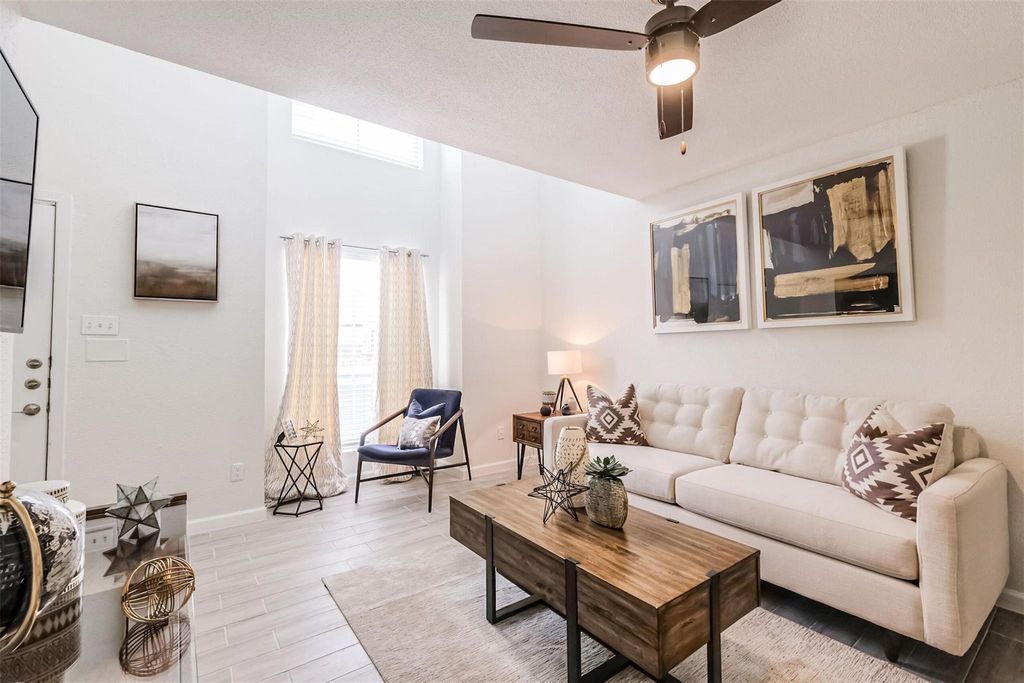 Photo of 8162 Richmond Avenue #1809, Houston, TX 77063 (MLS # 54888657)