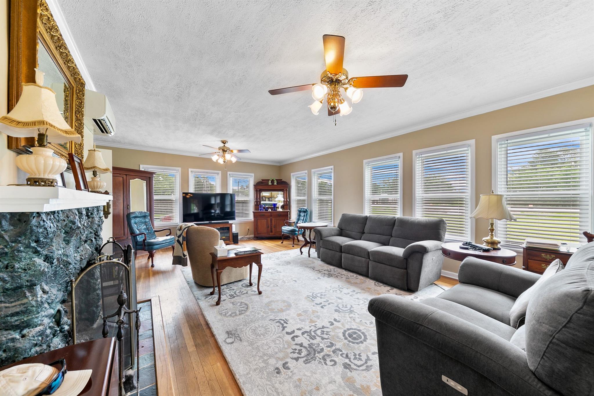 Highlands, Texas, 77562, United States, 5 Bedrooms Bedrooms, ,3 BathroomsBathrooms,Residential,Active,2030110