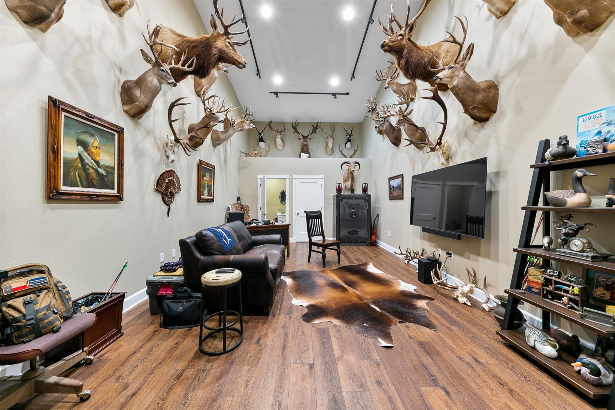Highlands, Texas, 77562, United States, 5 Bedrooms Bedrooms, ,3 BathroomsBathrooms,Residential,Active,2030110