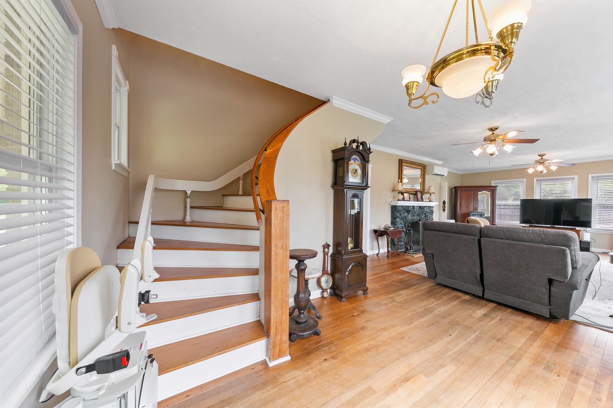 Highlands, Texas, 77562, United States, 5 Bedrooms Bedrooms, ,3 BathroomsBathrooms,Residential,Active,2030110
