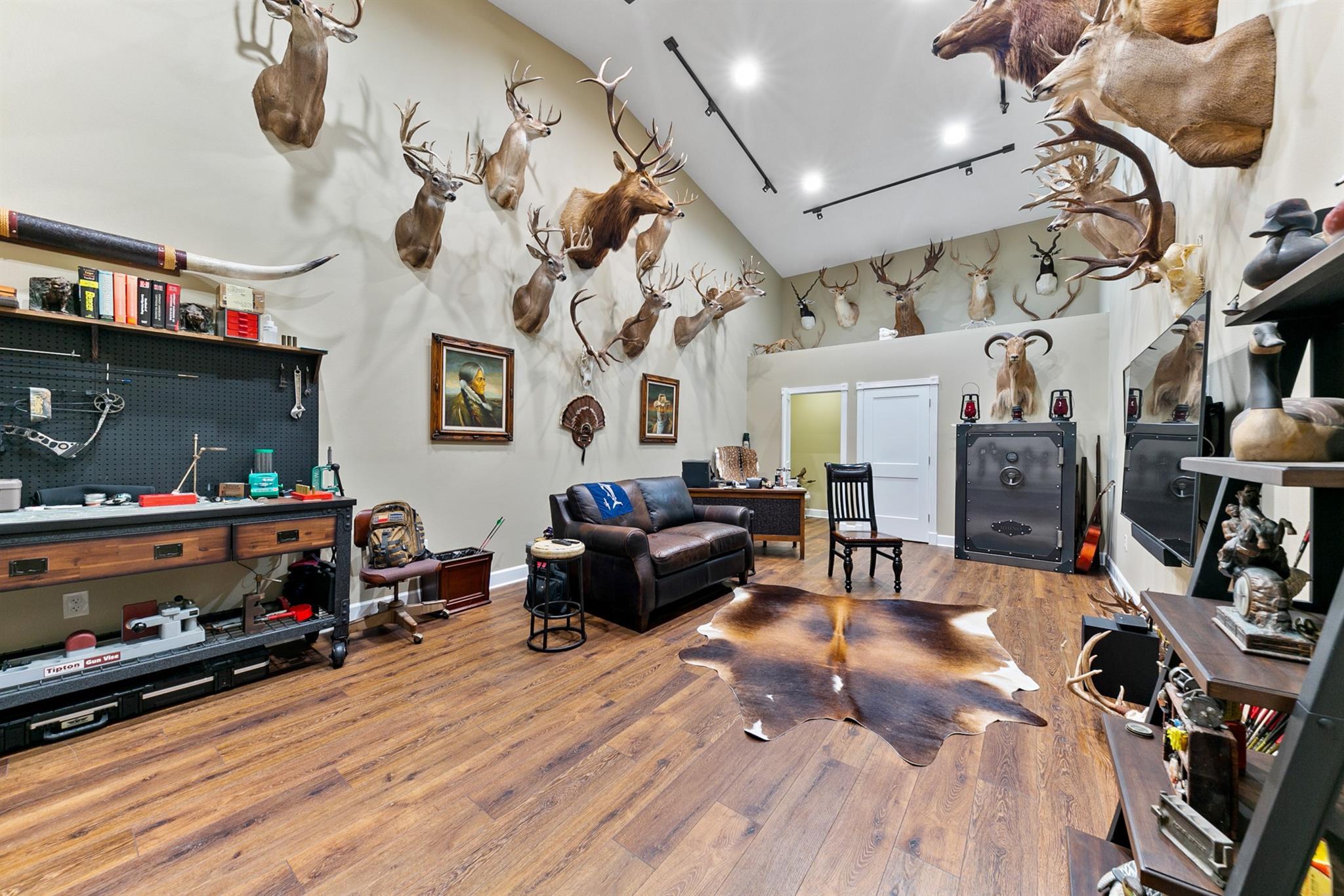 Highlands, Texas, 77562, United States, 5 Bedrooms Bedrooms, ,3 BathroomsBathrooms,Residential,Active,2030110