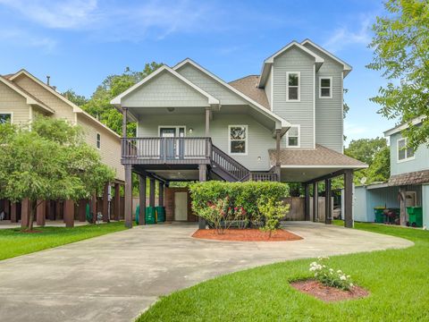Photo of 1009 Bryan Avenue, Seabrook, TX 77586 (MLS # 90325805)