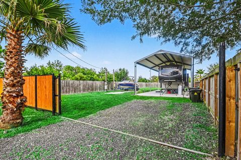Photo of 845 6th Street, San Leon, TX 77539 (MLS # 59250901)