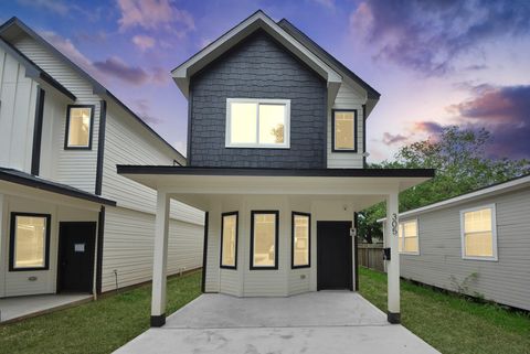 Photo of 305 S Utah Street, La Porte, TX 77571 (MLS # 80346707)