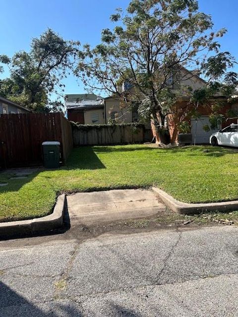 Photo of 1205 29th Ave, Galveston, TX 77550 (MLS # 97389333) Photo of 1205 29th Ave, Galveston, TX 77550 (MLS # 97389333)