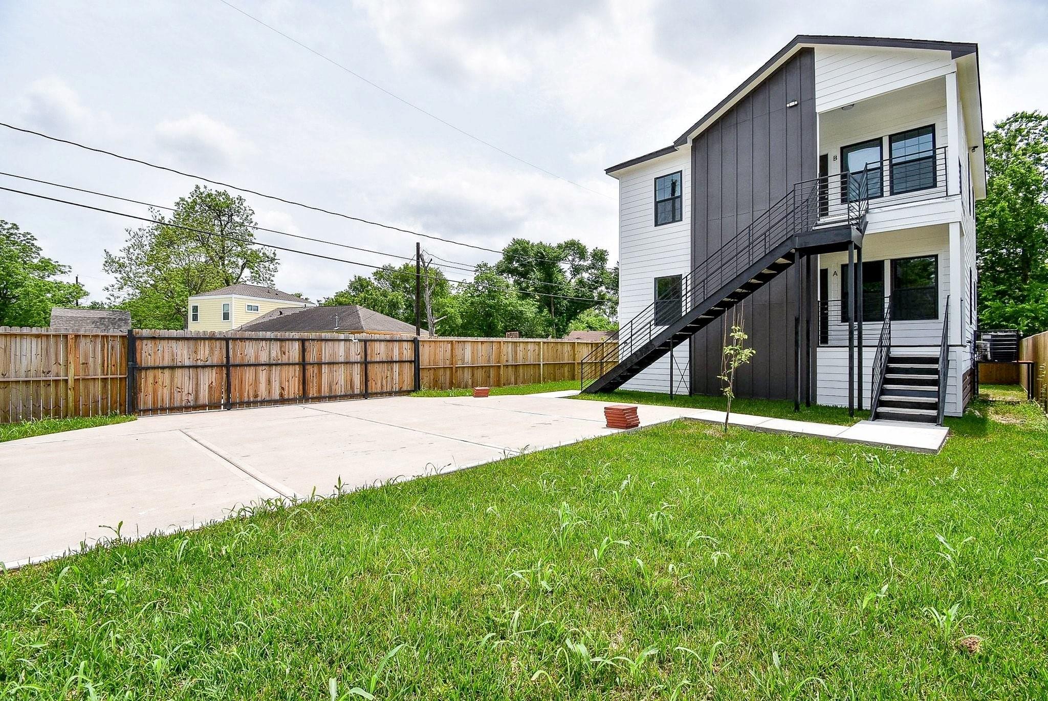 2707 Kirk Street - Photo 2
