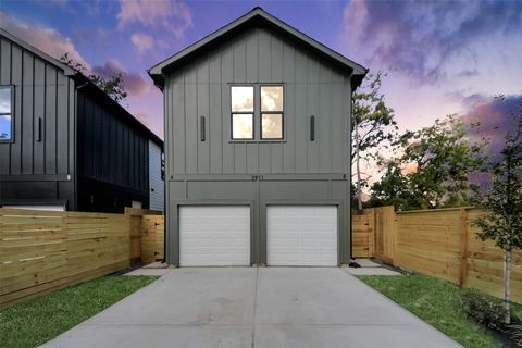 7911 Lynette Street Houston TX 77028