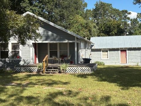 Photo of 1415 Noblitt Street E, Livingston, TX 77351 (MLS # 50906763)
