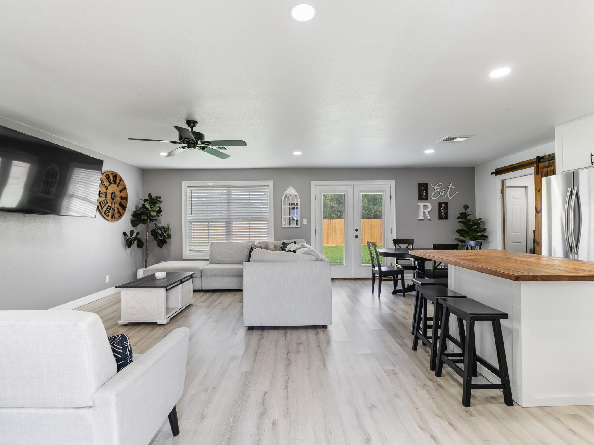 3832 Holly Glen Drive
