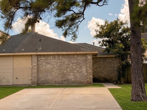 Photo of 5429 Ridge Wind Lane, Houston, TX 77053 (MLS # 18662045)