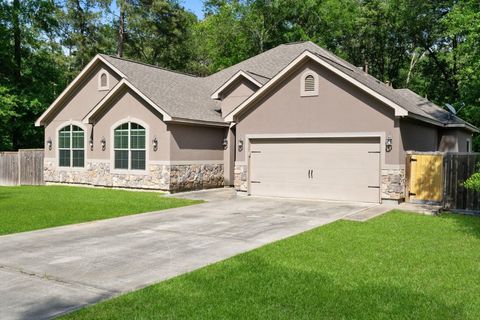 Homes For Sale - 17111 Paluxy Court<br/> Splendora, TX 77372