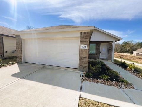 Photo of 1612 Colina Creek, Conroe, TX 77301 (MLS # 35136049)