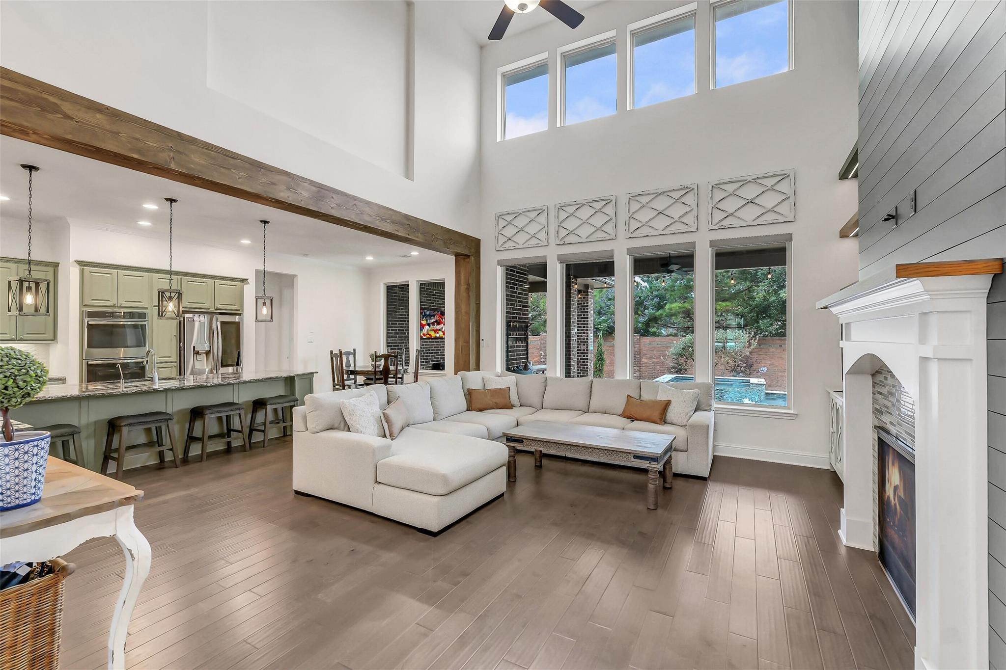 27614 Long Cliff Lane