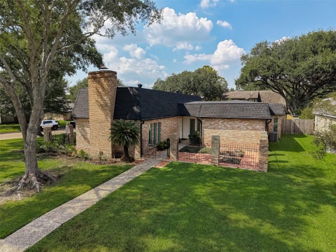 Photo of 2230 S Fountain Valley Drive, Missouri City, TX 77459 (MLS # 12203807)