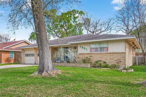 Photo of 2805 Woodlawn Street, Dickinson, TX 77539 (MLS # 91235456)