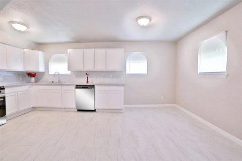 Photo of 9409 Kentshire Drive, Houston, TX 77078 (MLS # 51199393)