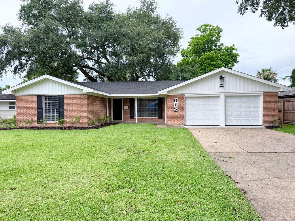 Photo of 915 Circle Drive, Nederland, TX 77627 (MLS # 94858226)