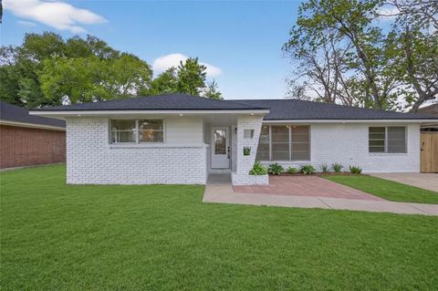 1726 Pecan Ln Stafford TX 77477